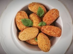 Foto principal de Croquetas de pollo asado con paleta curada