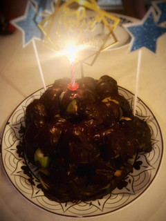Una foto de Tarta cumpleañera de higos y chocolate