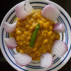 A picture of Chana dal & Moong dal mix.