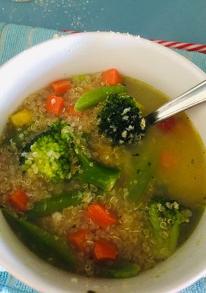 Una foto de Sopa de vegetales y quinoa