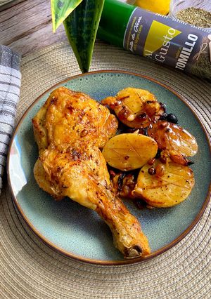 Foto principal de Muslo de pollo con ciruelas y patatas en Airfryer