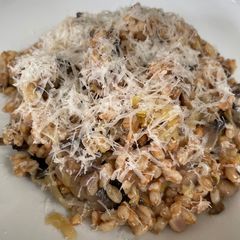A picture of Spelt mushroom risotto.