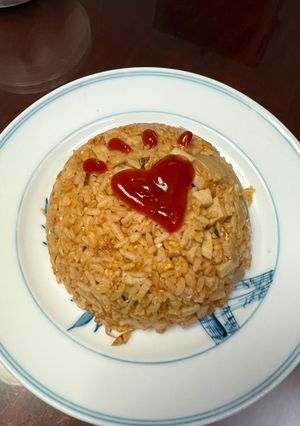 Hình của món Cơm rang kim chi thập cẩm.