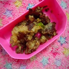 A picture of Crispy potato and capsicum.