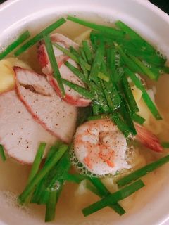 Hình của món Sủi cảo (hoành thánh tôm thịt).