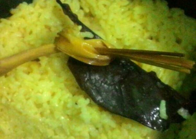 Nasi kuning liwet