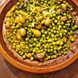 Tajine de viande de bœuf avec des pois-chiches et olives beldi