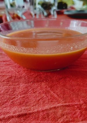 Una foto de Gazpacho con tomate en polvo 🍅🍅
