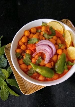 A picture of Chana (Chole) Masala.
