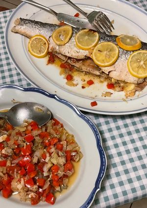 Une photo de Saumon sauvage farci aux tomates et poivron rouge