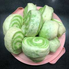 รูปของ Pandan Swirl Mantou