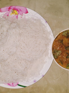 மிருதுவான"இடியாப்பம் &ரெஸ்டாரண்ட் ஸ்டைல் வெஜிடேபிள் பாயா"#Combo3 செய்முறை முக்கிய புகைப்படம்