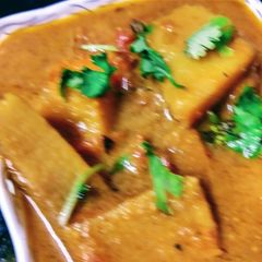 A picture of Suran Curry.