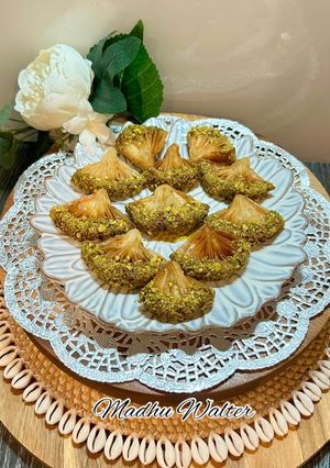 कुरकुरा फैन बकलावा (Crispy Fan Baklava) रेसिपी मुख्य फोटो
