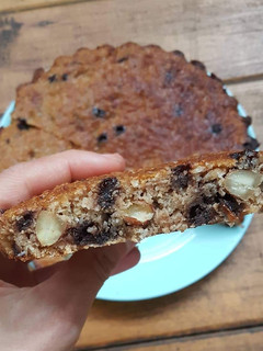 Una foto de Tortilla sin tacc de banana, dulce de leche y coco rallado!🔥