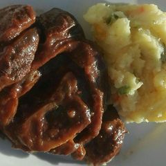 Mashed potatoes with frozen veg A picture of Mashed potatoes with frozen veg.