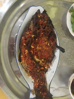 صورة لوصفة سمك مشوي بحشوة مميزه