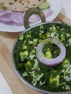 A picture of Palak Paneer.