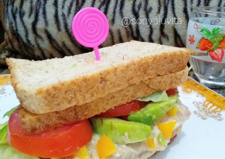 Easy Diet Menu: Avocado Mayo Tuna Sandwich