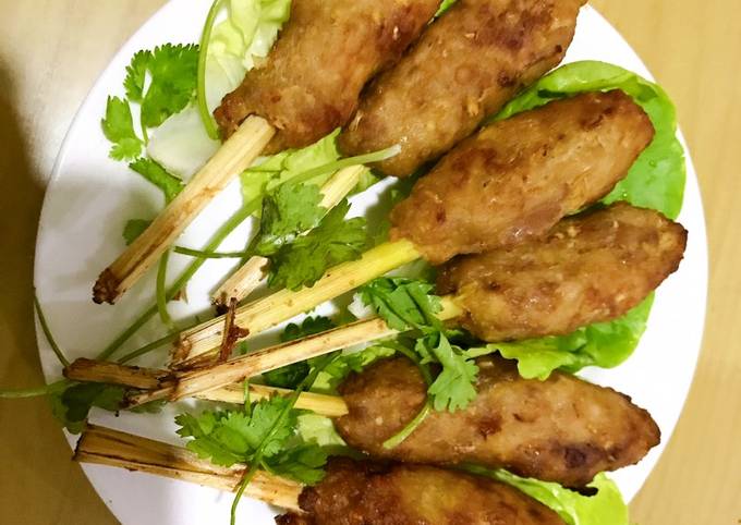 Món ăn là đặc sản Huế