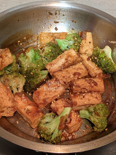 A picture of Crispy tofu and broccoli stir fry with ginger garlic sauce.