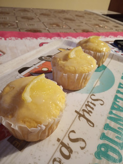 Una foto de Muffins de limón con glasé de limón