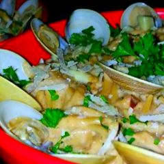 A picture of Mike's EZ Seafood Alfredo & Roasted Garlic Spread Dinner.