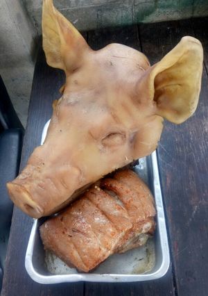 รูปของ หมูกรอบ(หัวไม่เกี่ยว ถ่ายติดมาเฉยๆ)