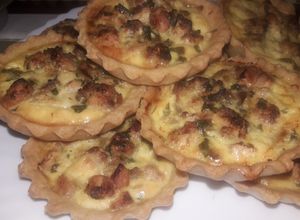 صورة لوصفة ميني كيش بصدر الدجاج وبعجينة سهلة واقتصادية 😋