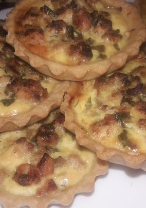 صورة لوصفة ميني كيش بصدر الدجاج وبعجينة سهلة واقتصادية 😋