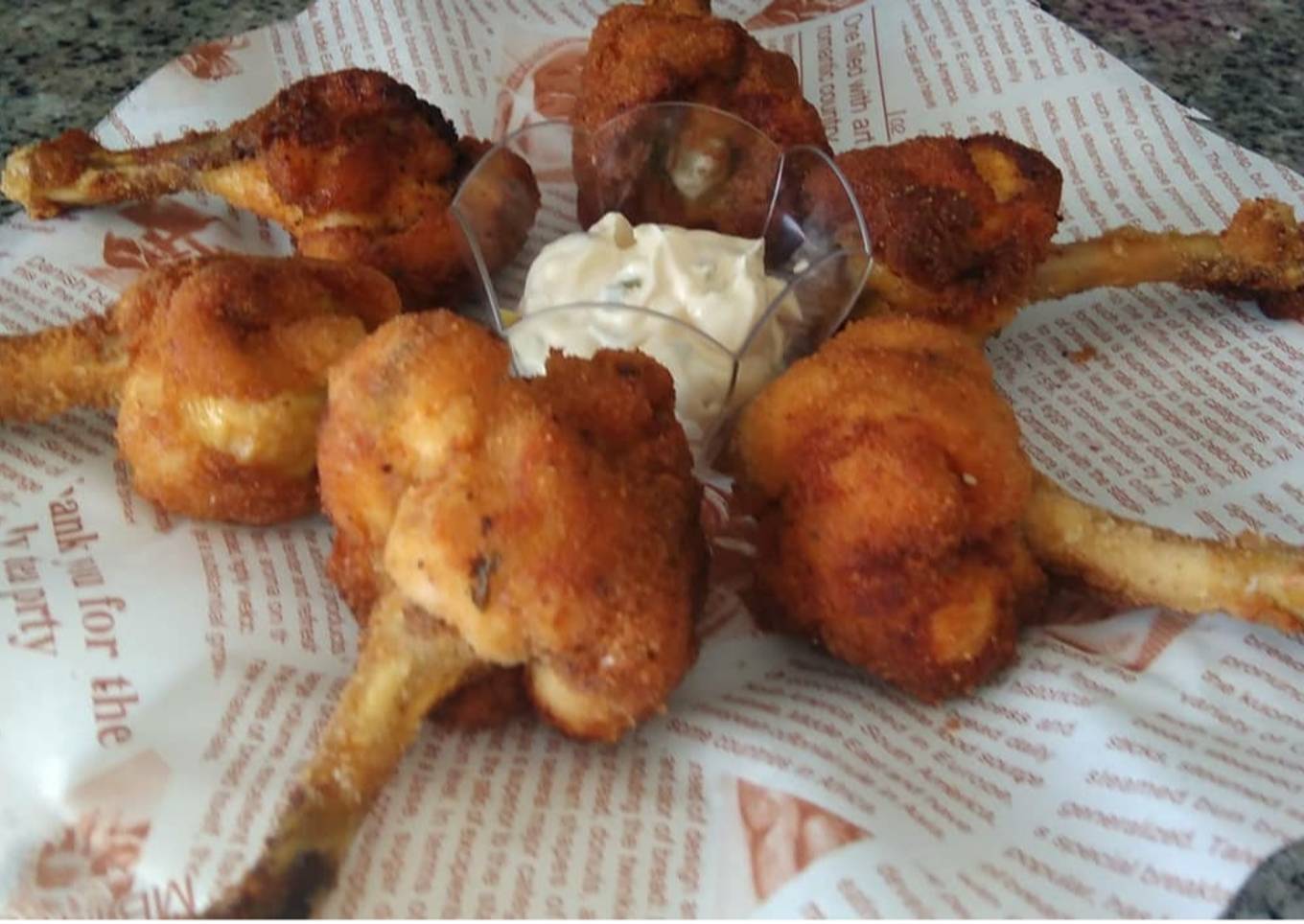 Chupachups de pollo con salsa tártara