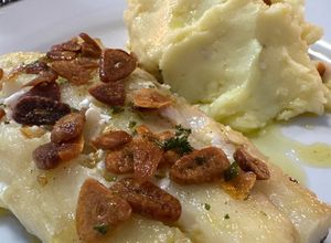 Foto principal de Bacalao al horno con refrito de ajo y guindilla
