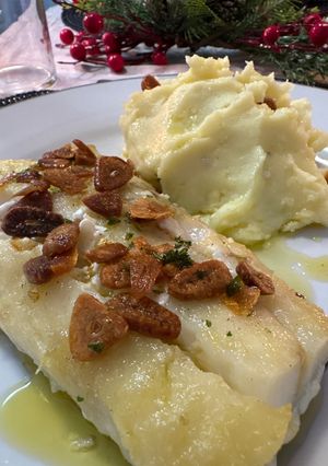 Una foto de Bacalao al horno con refrito de ajo y guindilla