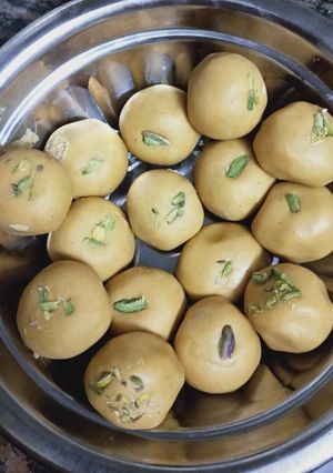 A picture of Besan ke Laddooo.