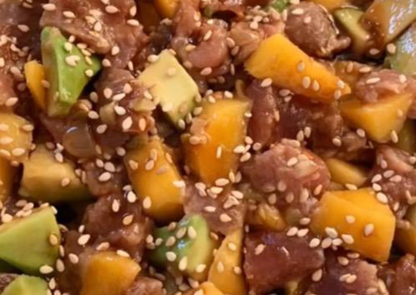 Tartar de atún, aguacate y mango