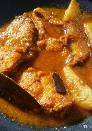A picture of Bhetki Fish Kalia with Potato.