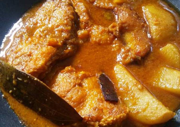 Steps to Make Ultimate Bhetki Fish Kalia with Potato