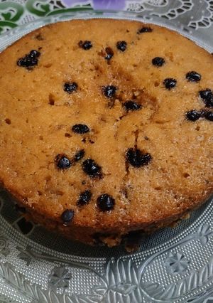 A picture of Eggless Vanilla Chocochips Cake 🍰.