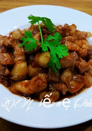 Hình của món Thịt ba chỉ kho tương hột.