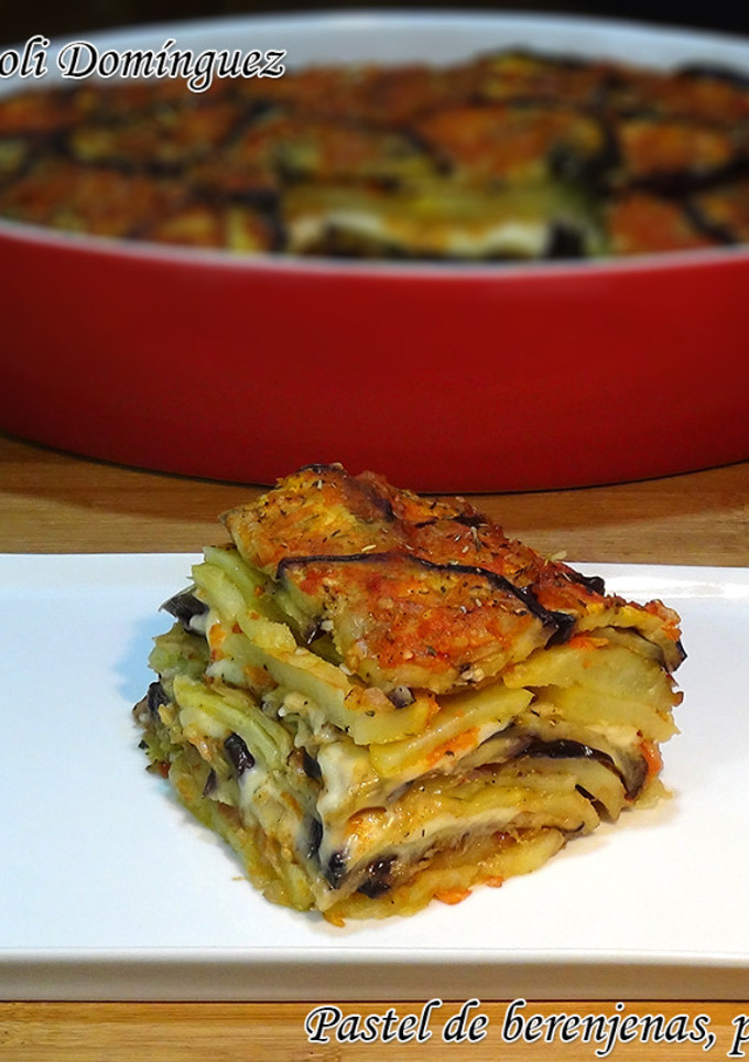 Una foto de Pastel de berenjenas, patatas y queso, súper fácil y riquísimo