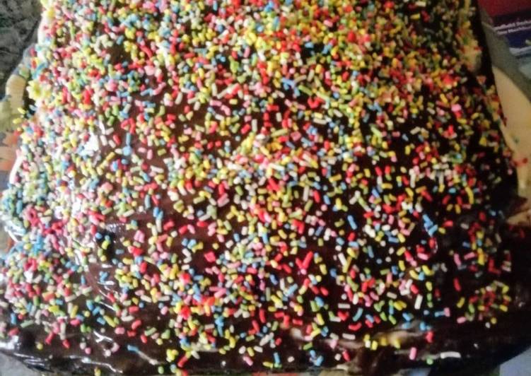 Recipe of Speedy Tarta rellena de nata montada y chocolate