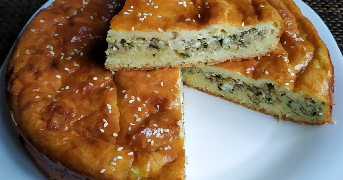 Пирог из слоёного теста с сайрой: рецепт - Лайфхакер