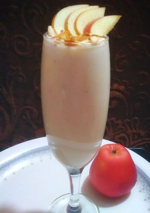 A picture of Apple and Almond smoothie.