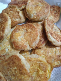 Una foto de Tortitas de papa con atún tipo capeado