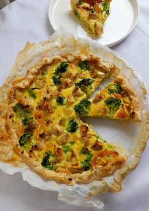 A picture of Chicken Curry and Broccoli Quiche.