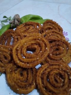 ચકરી (Chakri recipe in gujrati) રેસીપી મુખ્ય ફોટો