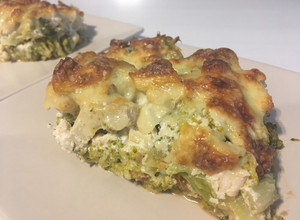 Rakott brokkoli tejszínes csirkével recept fotója