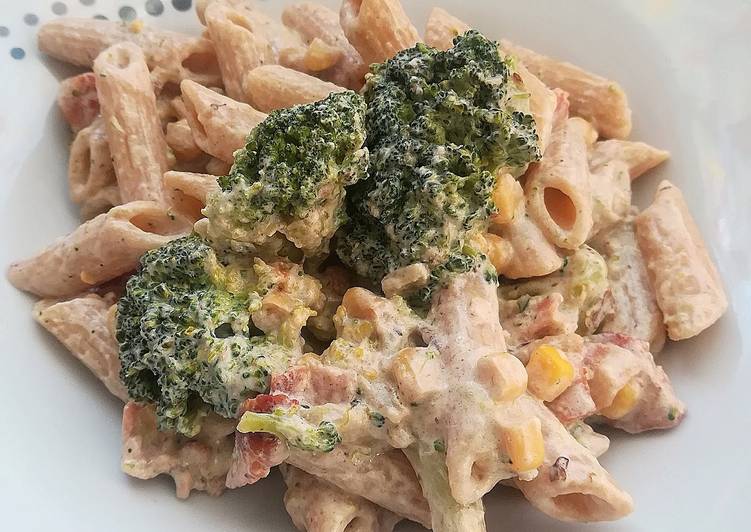Tejszínes, baconos, brokkolis, kukoricás penne