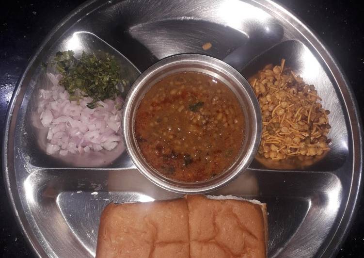 How to Make Homemade Misal pav