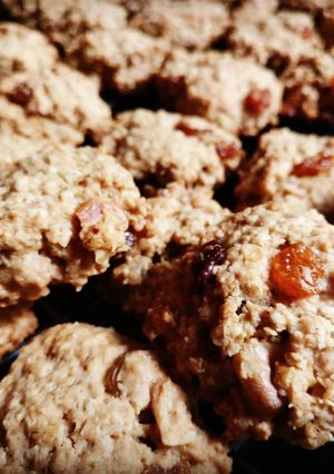 A picture of Amazing oatmeal raisin cookies.